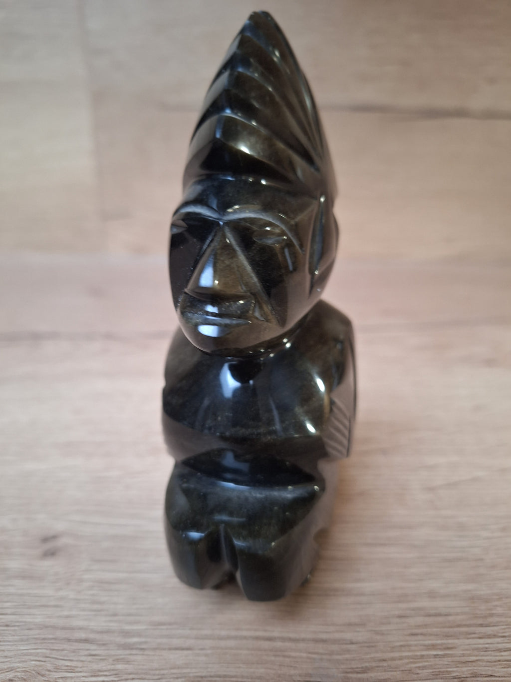 Statuette Guerrier Aztèque en Obsidienne Dorée – Mexique – 15 cm