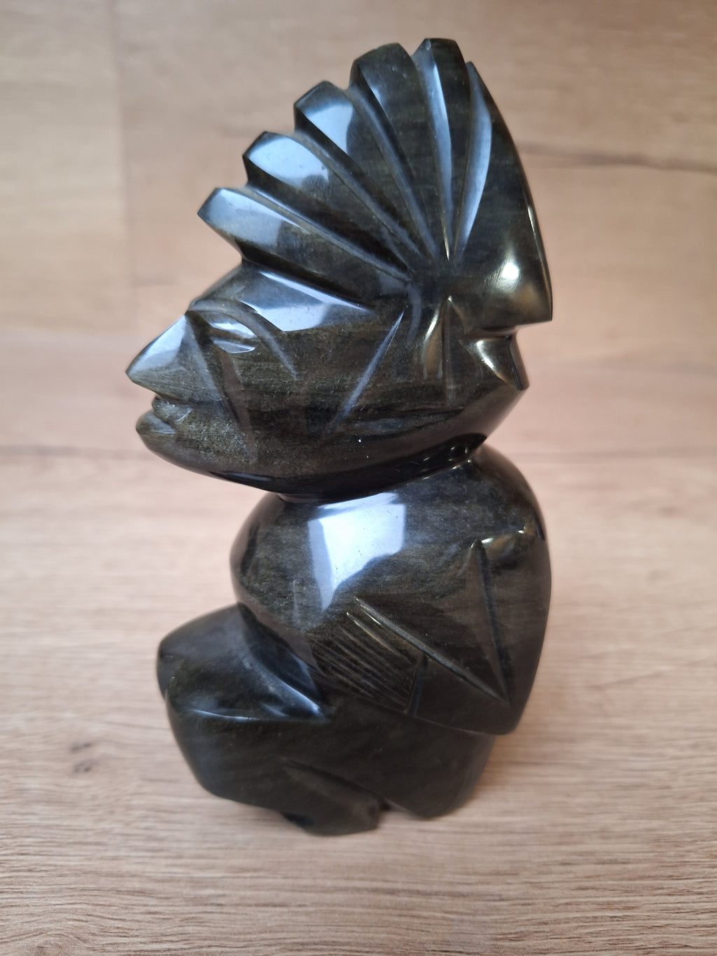 Statuette Guerrier Aztèque en Obsidienne Dorée – Mexique – 15 cm