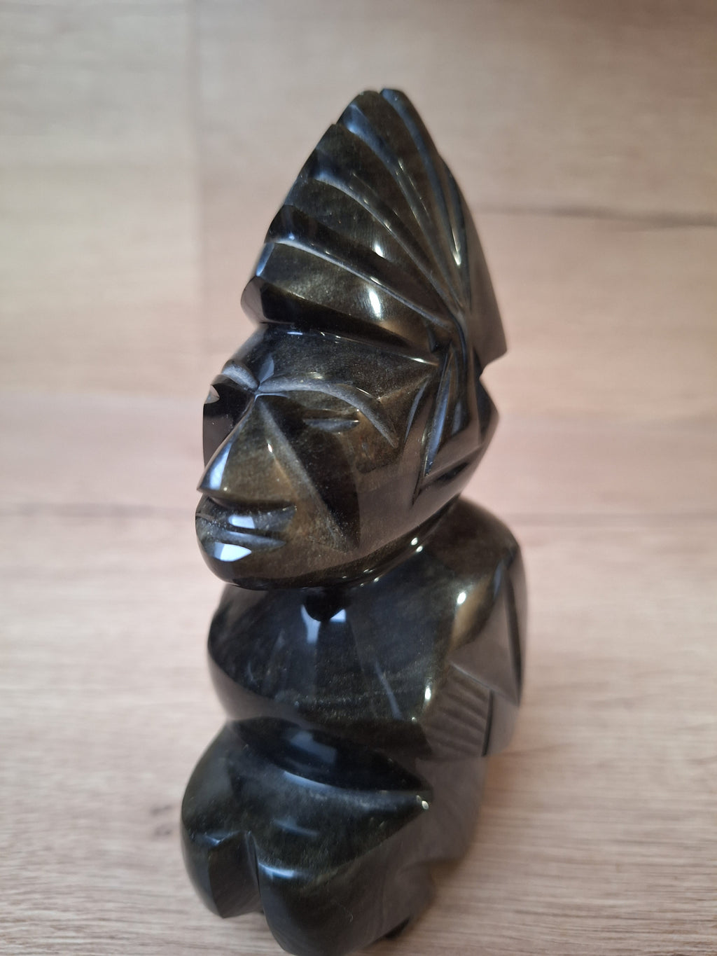 Statuette Guerrier Aztèque en Obsidienne Dorée – Mexique – 15 cm