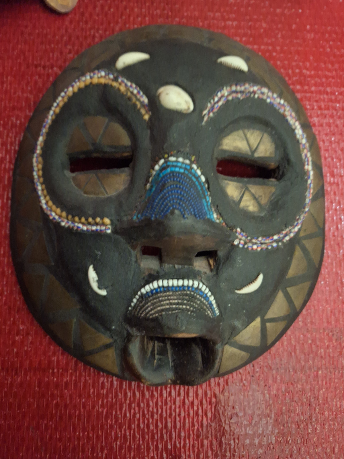 Grand Masque Luba en bois incrustation de perles et coquillages Congo, Artisanat Africain