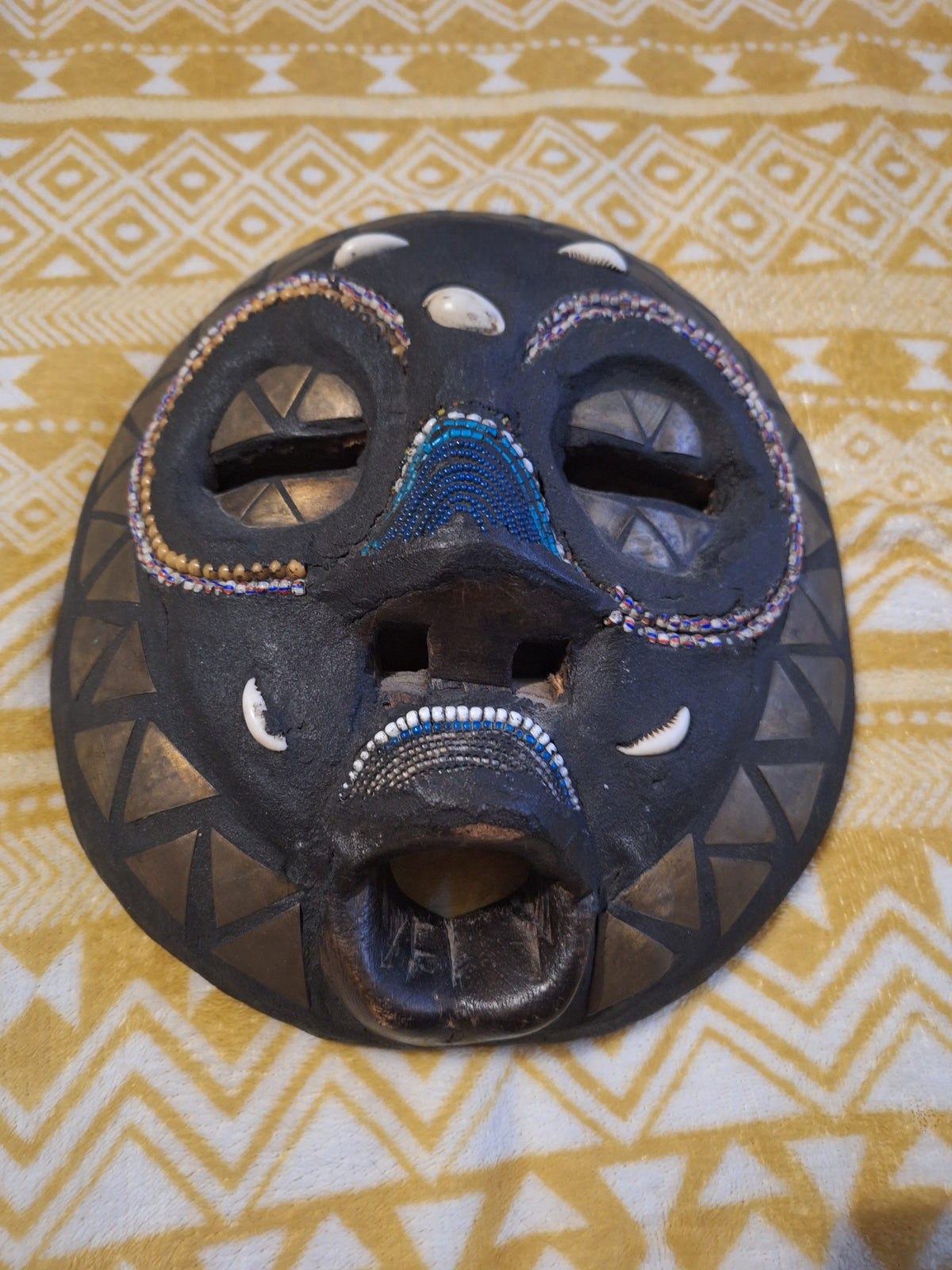 Grand Masque Luba en bois incrustation de perles et coquillages Congo, Artisanat Africain