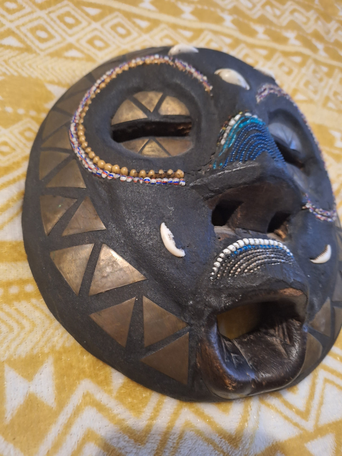 Grand Masque Luba en bois incrustation de perles et coquillages Congo, Artisanat Africain