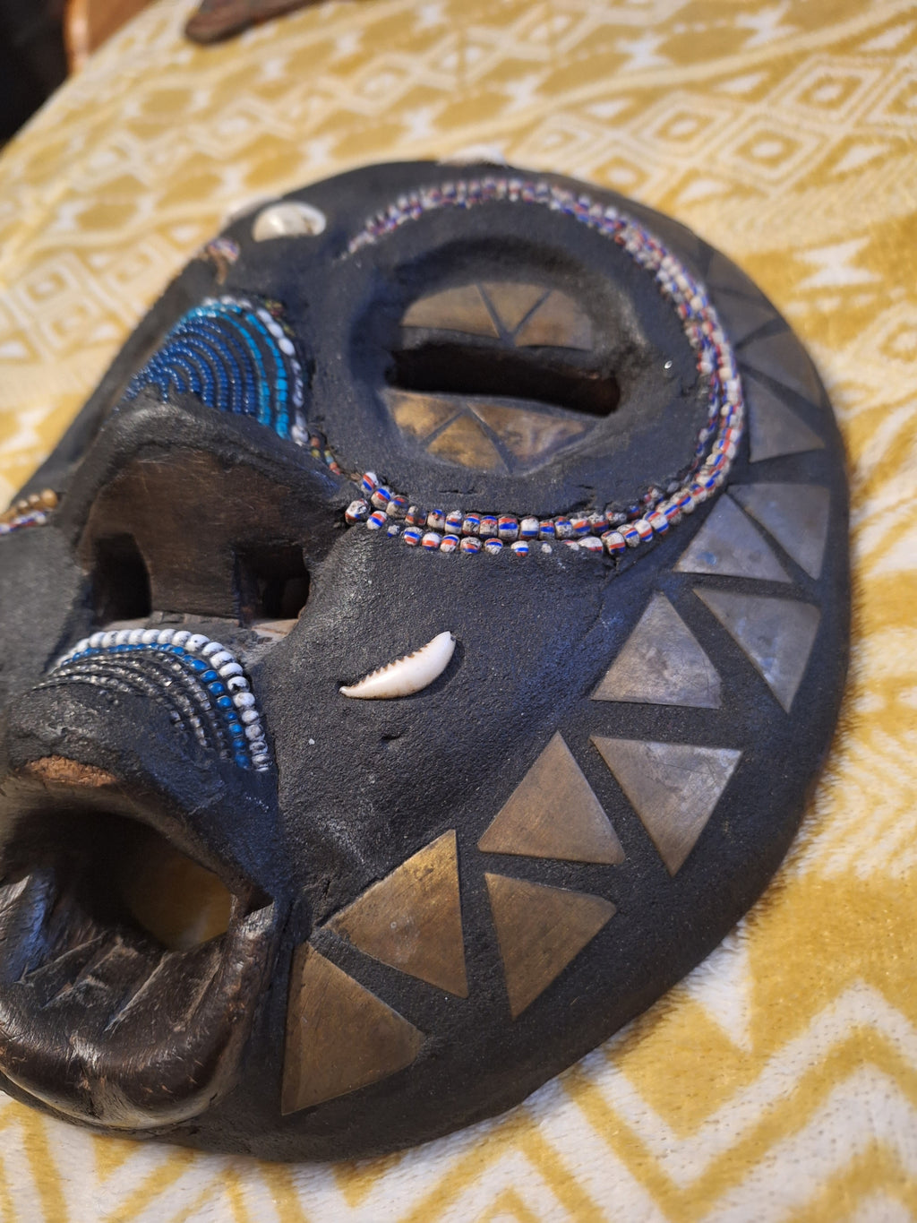 Grand Masque Luba en bois incrustation de perles et coquillages Congo, Artisanat Africain