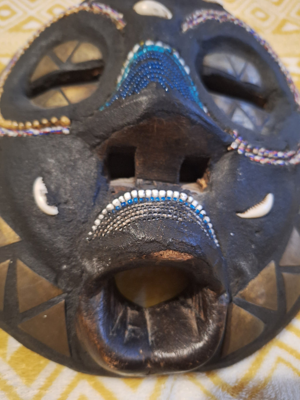 Grand Masque Luba en bois incrustation de perles et coquillages Congo, Artisanat Africain