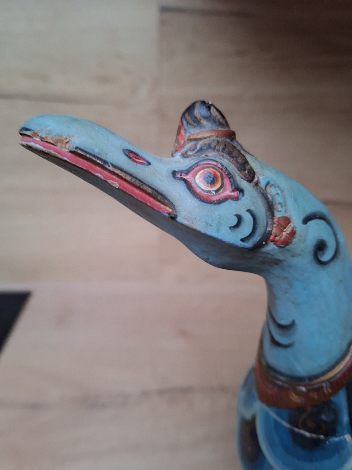Statue Paon Balinais Vintage en Bois Polychrome - Gardien de Temple Indonésien Sculpté Main - Art Folklorique d'Asie - 33cm