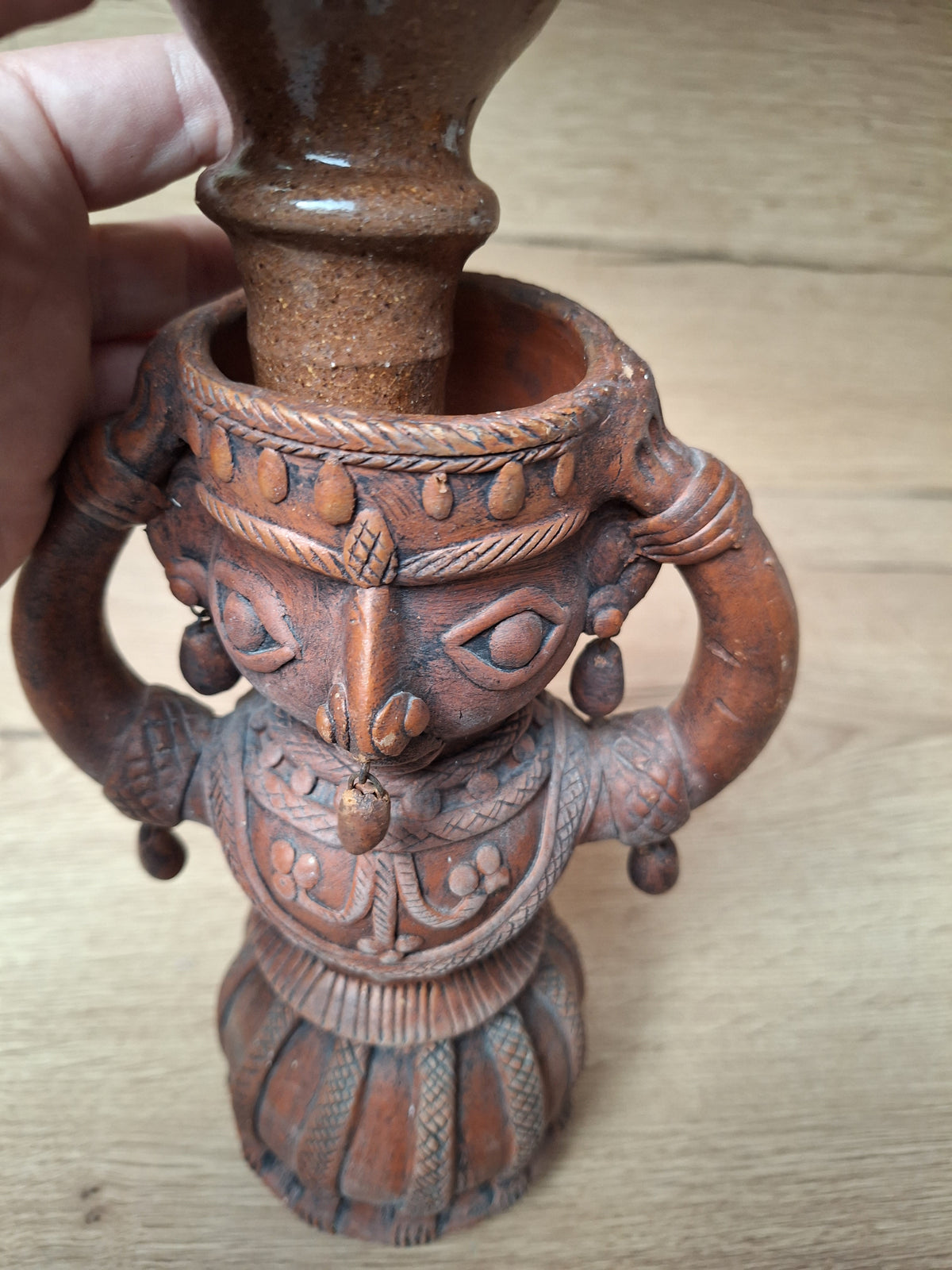 Statuette ancienne Inde Sadum – Femme en terre cuite artisanale – Andhra Pradesh – 32 cm