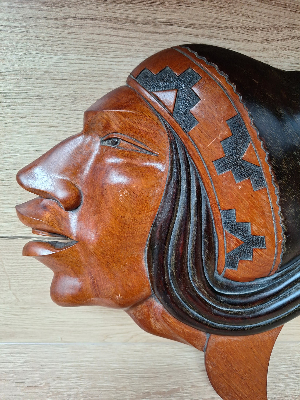 Duo de sculptures murales Quechua – Homme & Femme des Andes – Bois sculpté – Bolivie