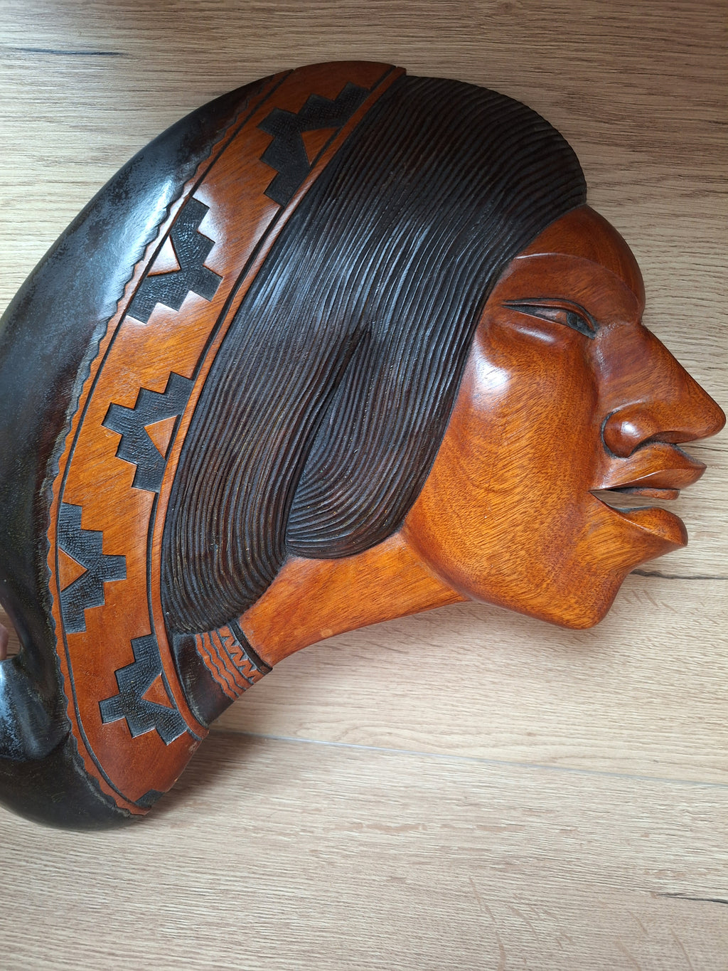 Duo de sculptures murales Quechua – Homme & Femme des Andes – Bois sculpté – Bolivie
