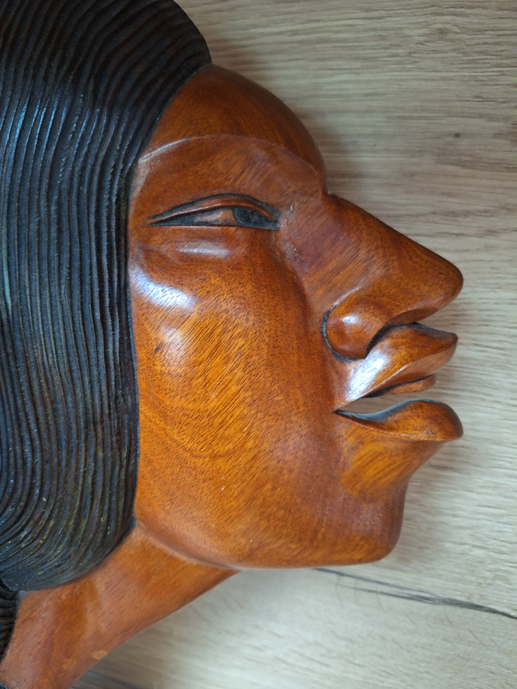 Duo de sculptures murales Quechua – Homme & Femme des Andes – Bois sculpté – Bolivie