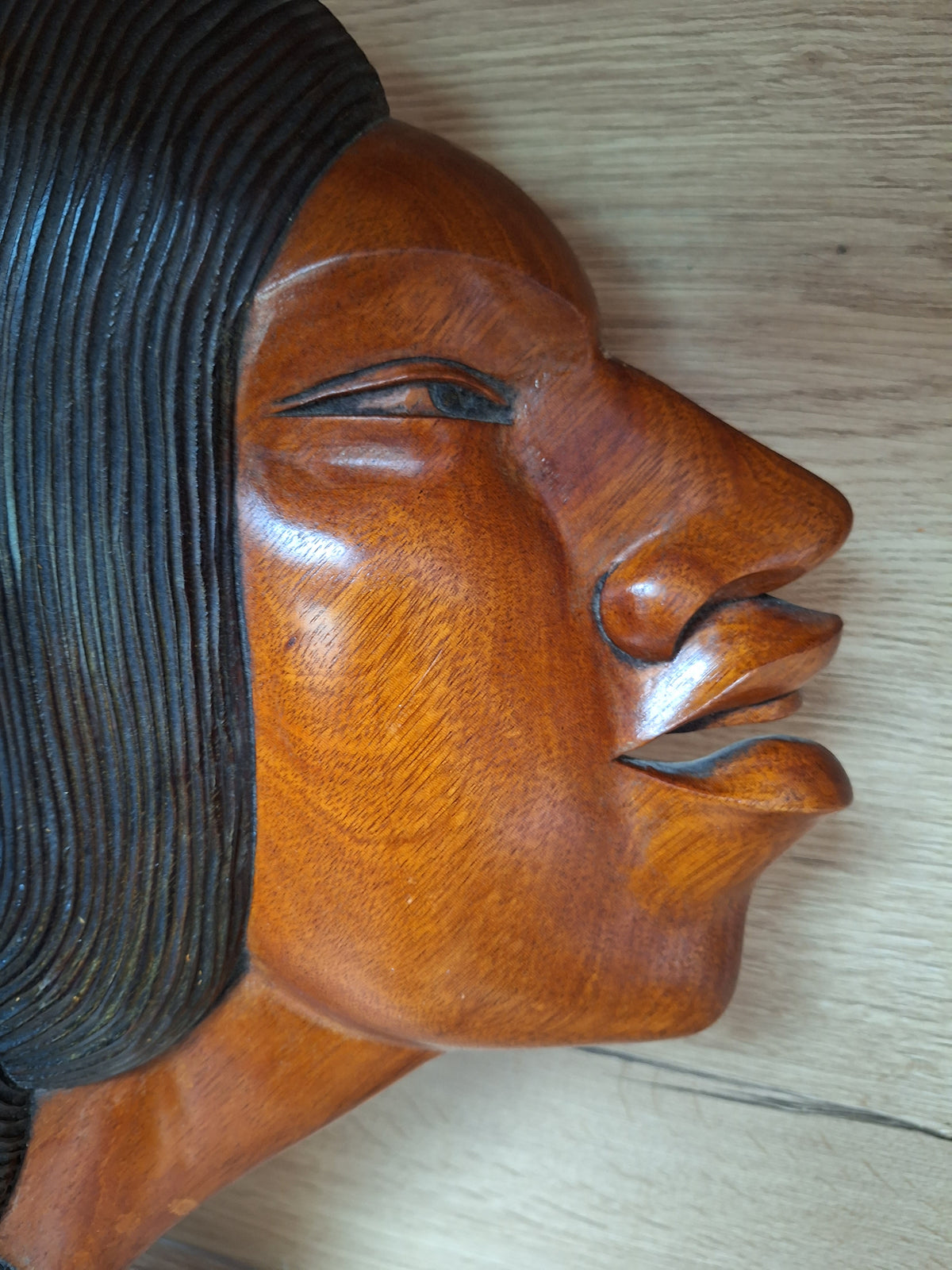 Duo de sculptures murales Quechua – Homme & Femme des Andes – Bois sculpté – Bolivie