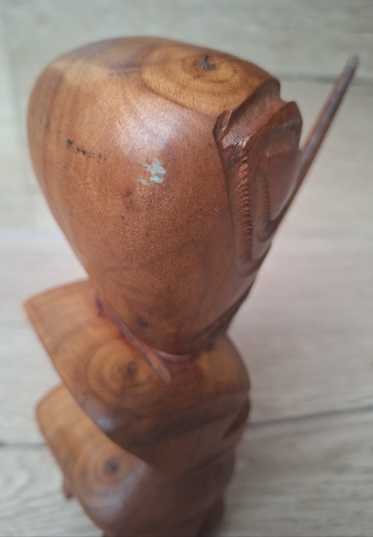 Tiki guerrier polynésien en bois avec lance – Tahiti / Îles Marquises – 18,5 cm