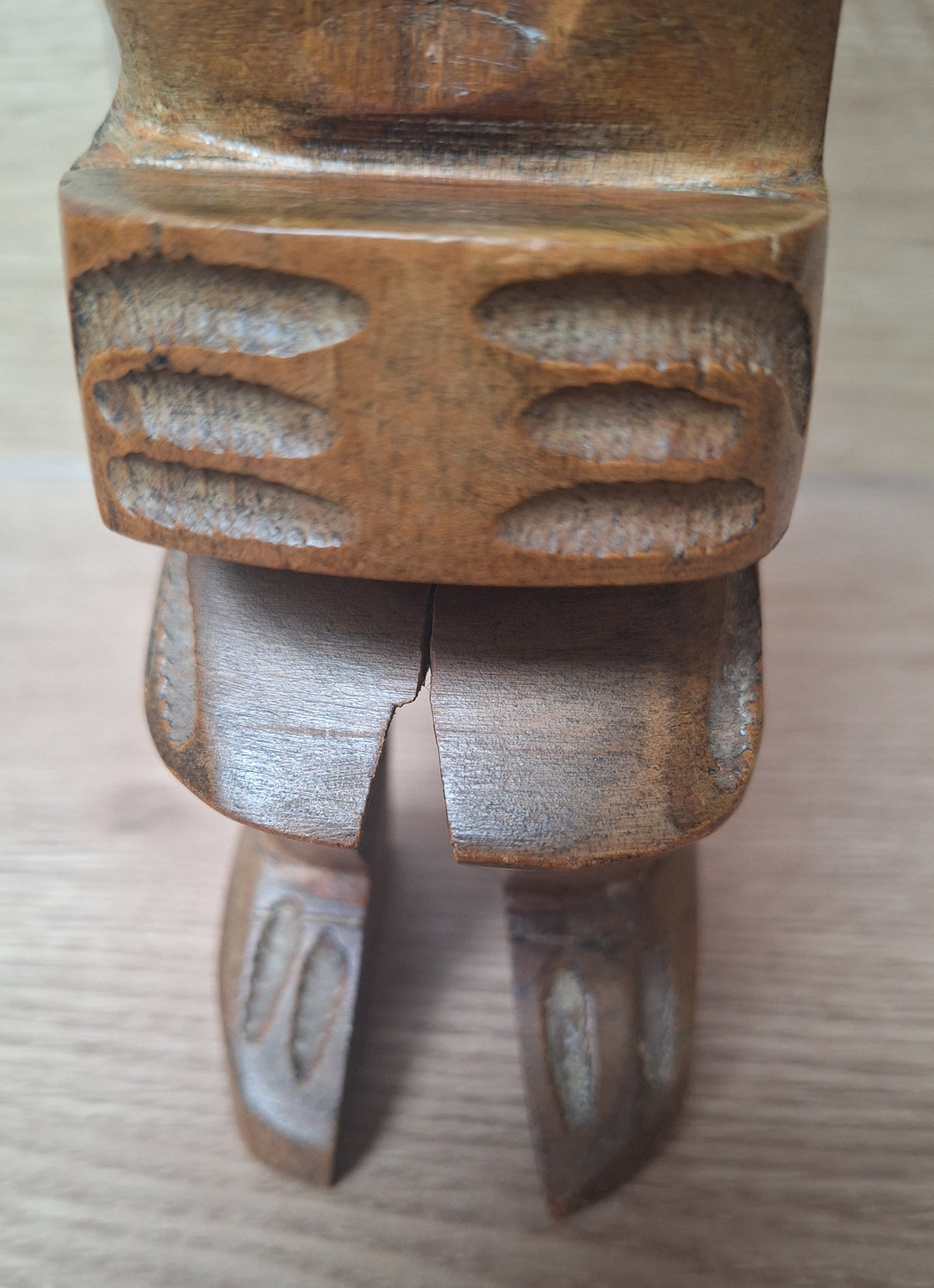 Paire de Tiki en bois sculpté – Artisanat des Îles Marquises, Polynésie – 24 et 25 cm