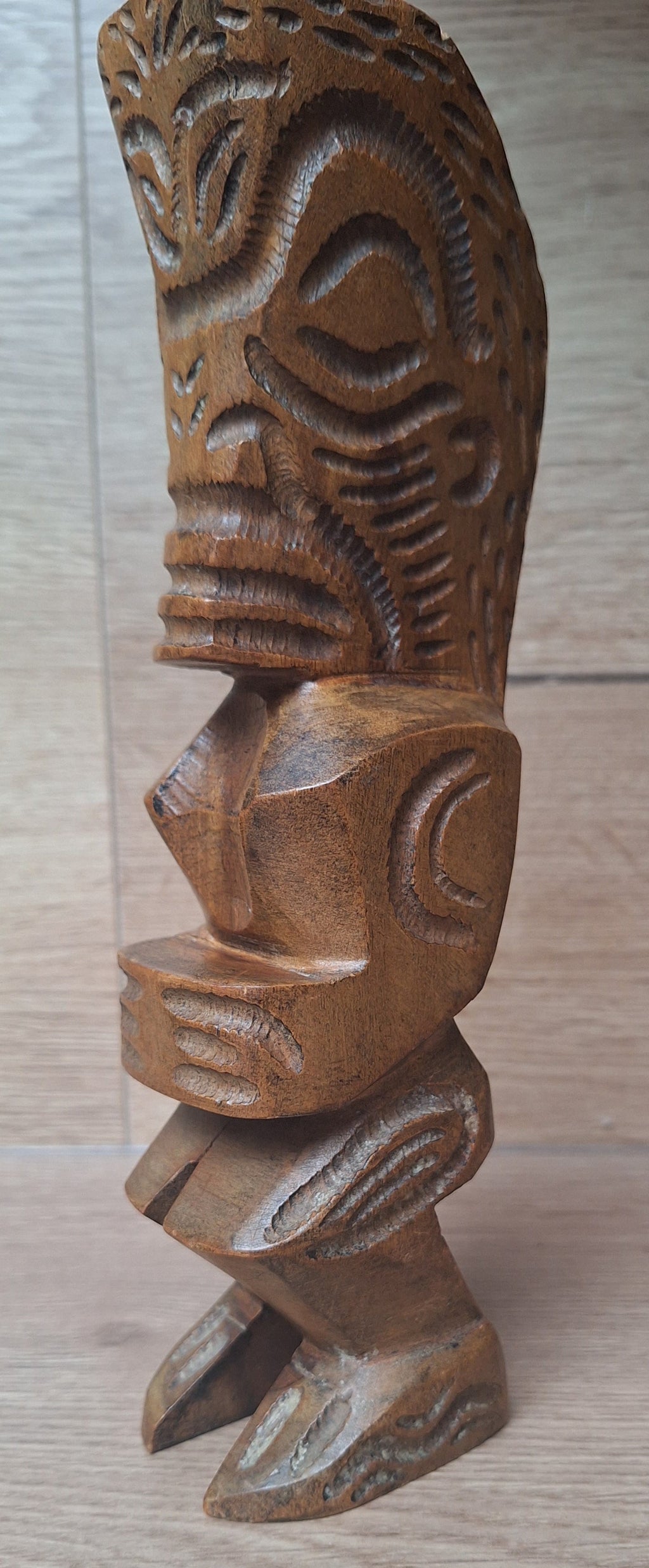 Paire de Tiki en bois sculpté – Artisanat des Îles Marquises, Polynésie – 24 et 25 cm