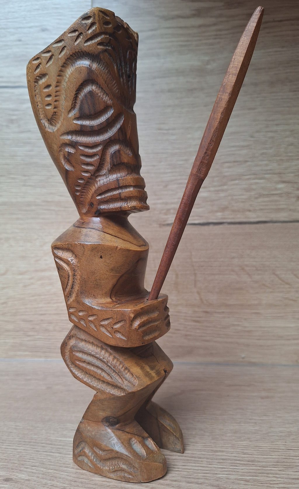 Paire de Tiki en bois sculpté – Artisanat des Îles Marquises, Polynésie – 24 et 25 cm