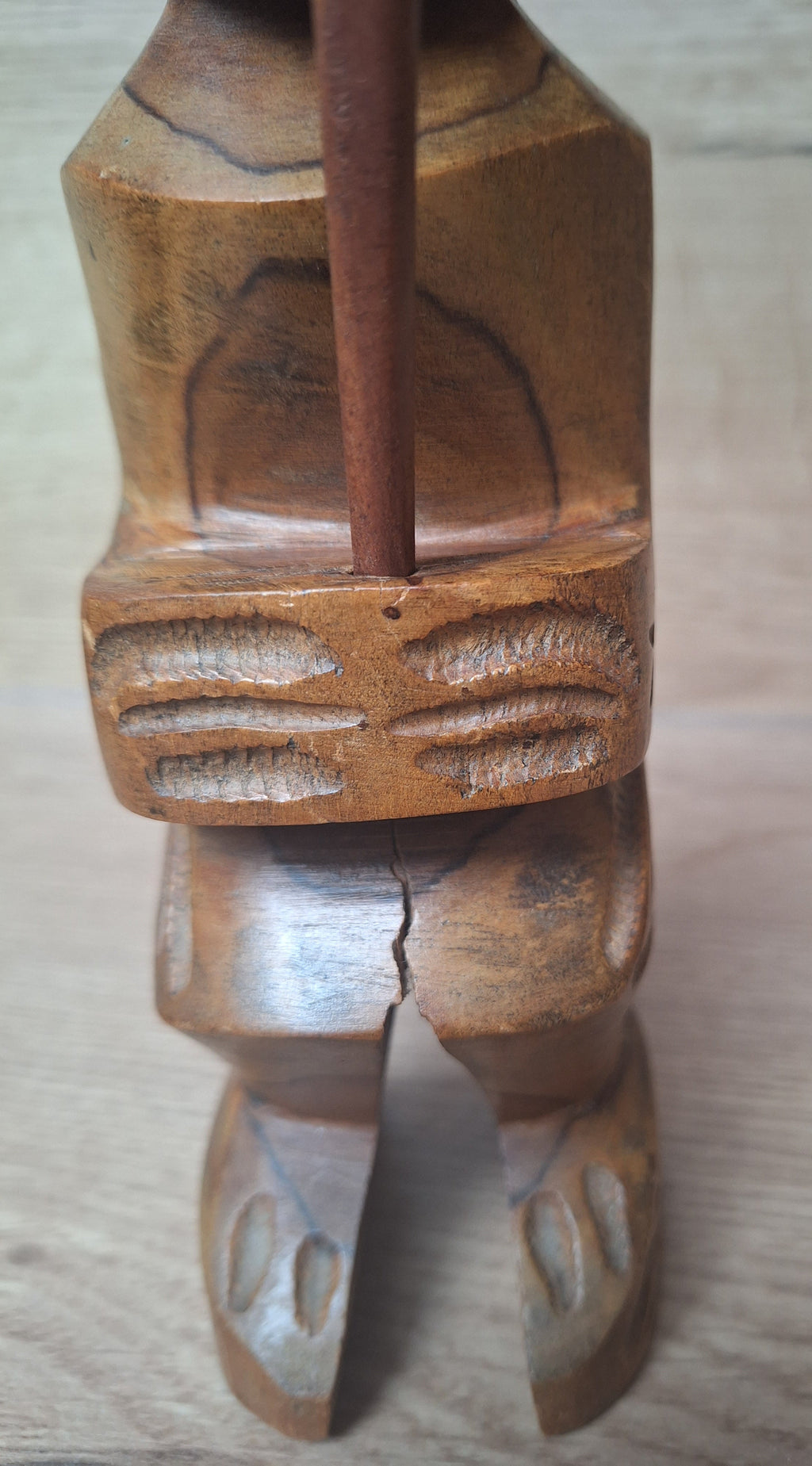 Paire de Tiki en bois sculpté – Artisanat des Îles Marquises, Polynésie – 24 et 25 cm