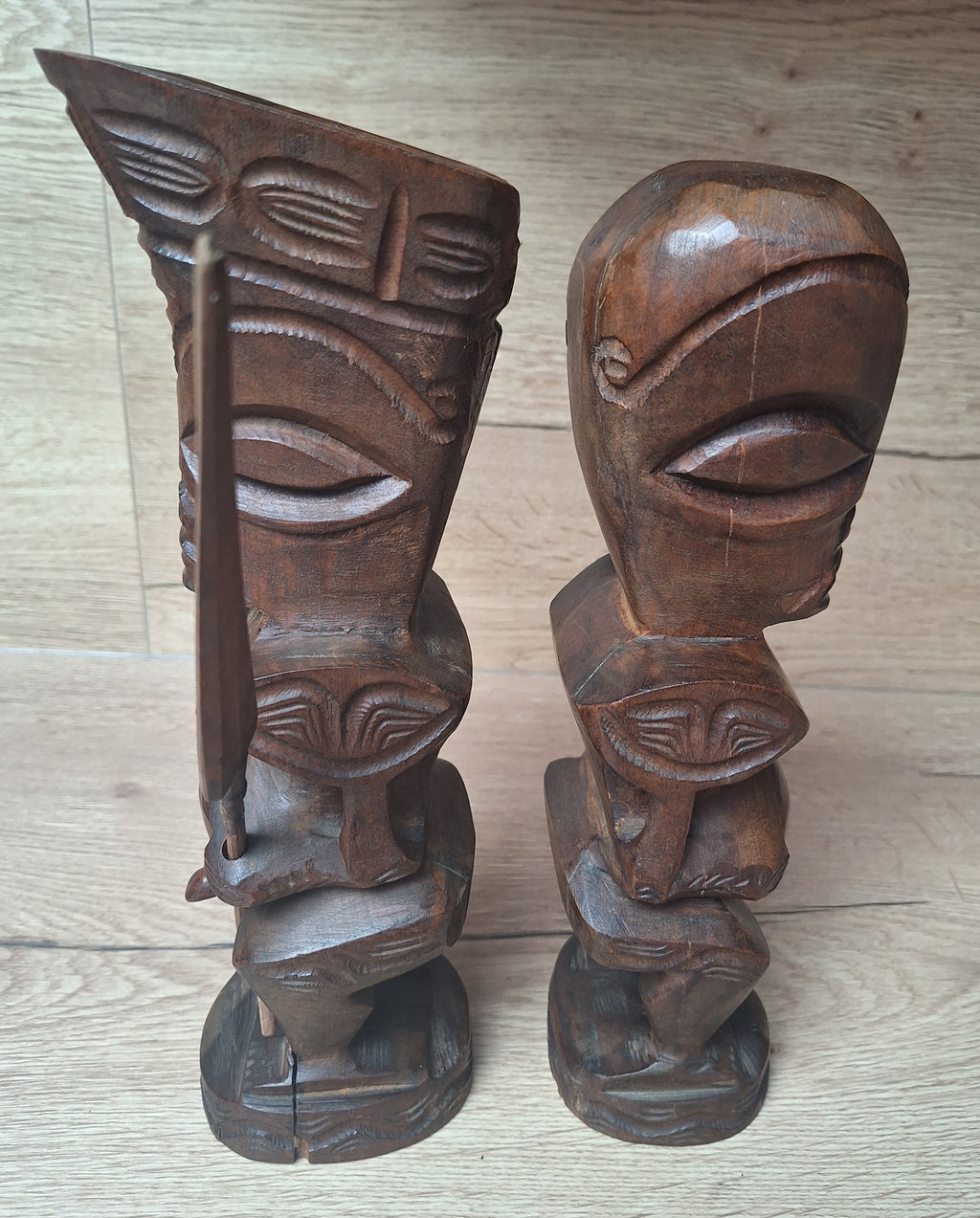 Couple de Tiki polynésiens en bois sculpté – Homme & Femme – Art des îles du Pacifique – 30 cm