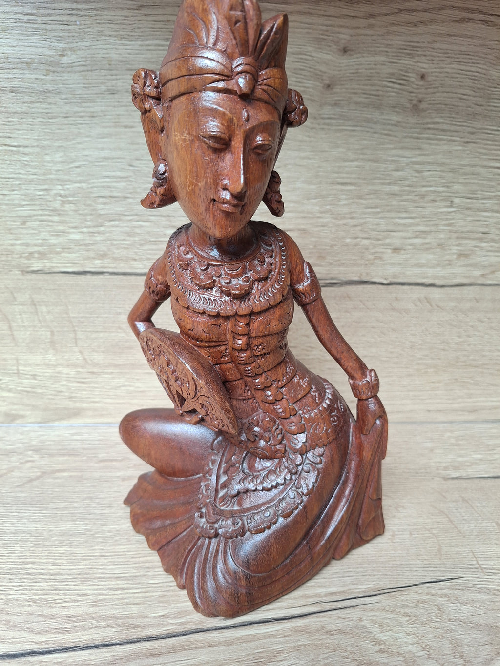 Sculpture en bois d'une danseuse traditionnelle balinaise, Indonésie. Asie