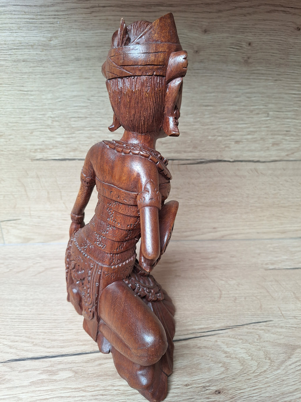 Sculpture en bois d'une danseuse traditionnelle balinaise, Indonésie. Asie