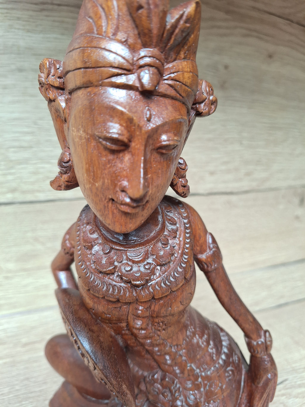 Sculpture en bois d'une danseuse traditionnelle balinaise, Indonésie. Asie
