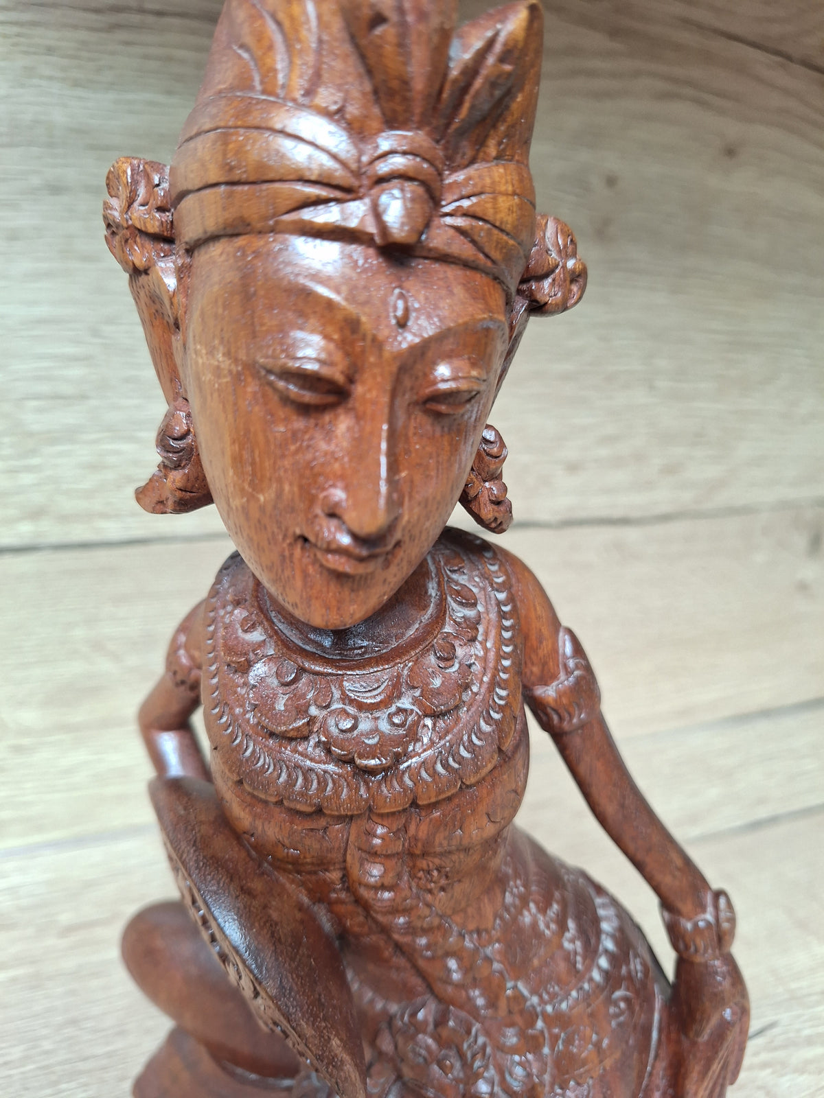 Sculpture en bois d'une danseuse traditionnelle balinaise, Indonésie. Asie