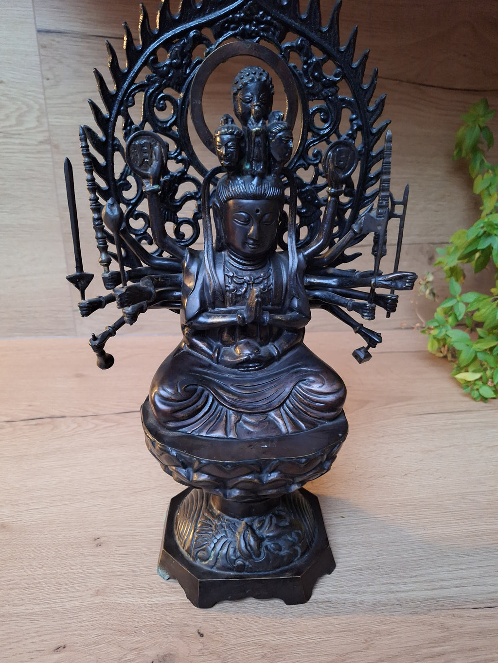 Cundī / Zhunti aux 18 bras – Grande statue bouddhique en bronze – Chine – 39 cm