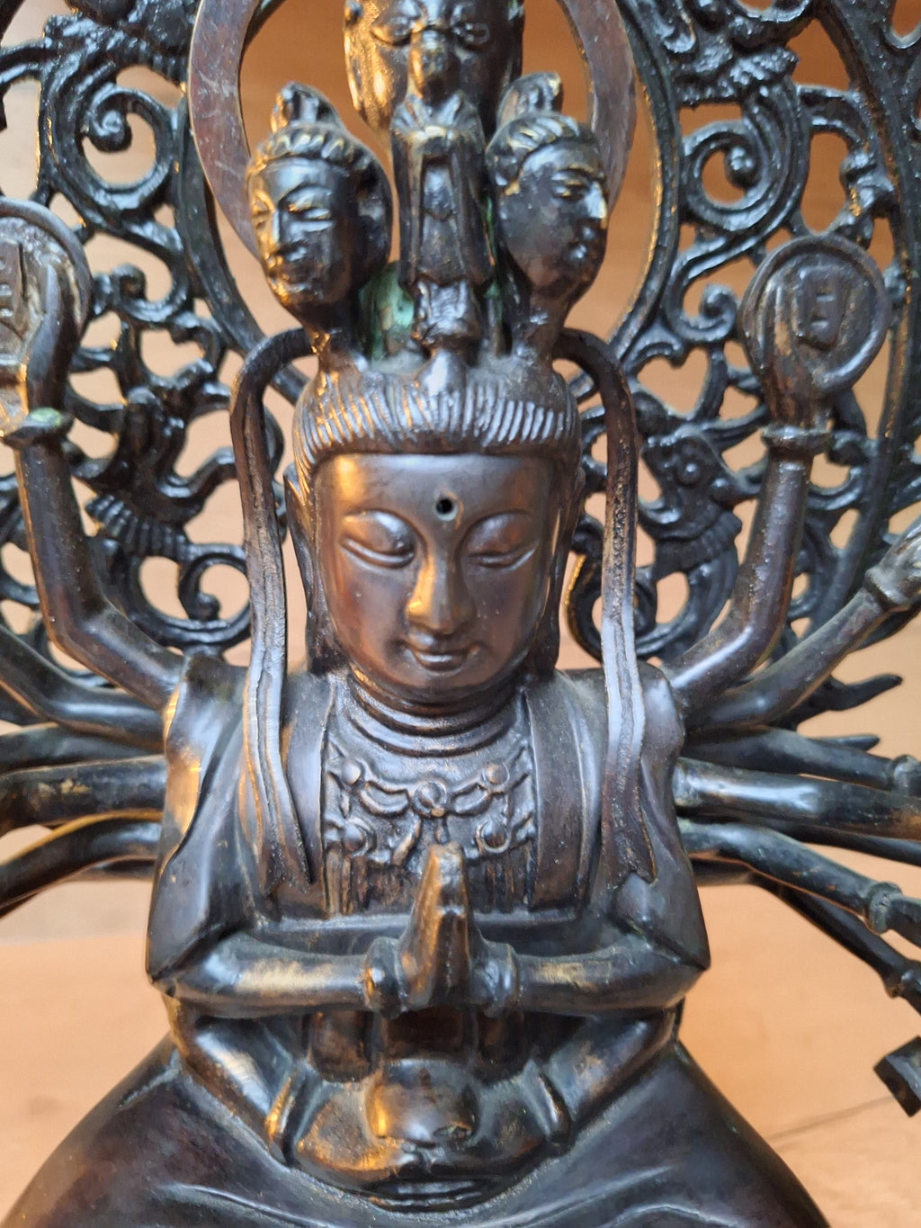 Cundī / Zhunti aux 18 bras – Grande statue bouddhique en bronze – Chine – 39 cm