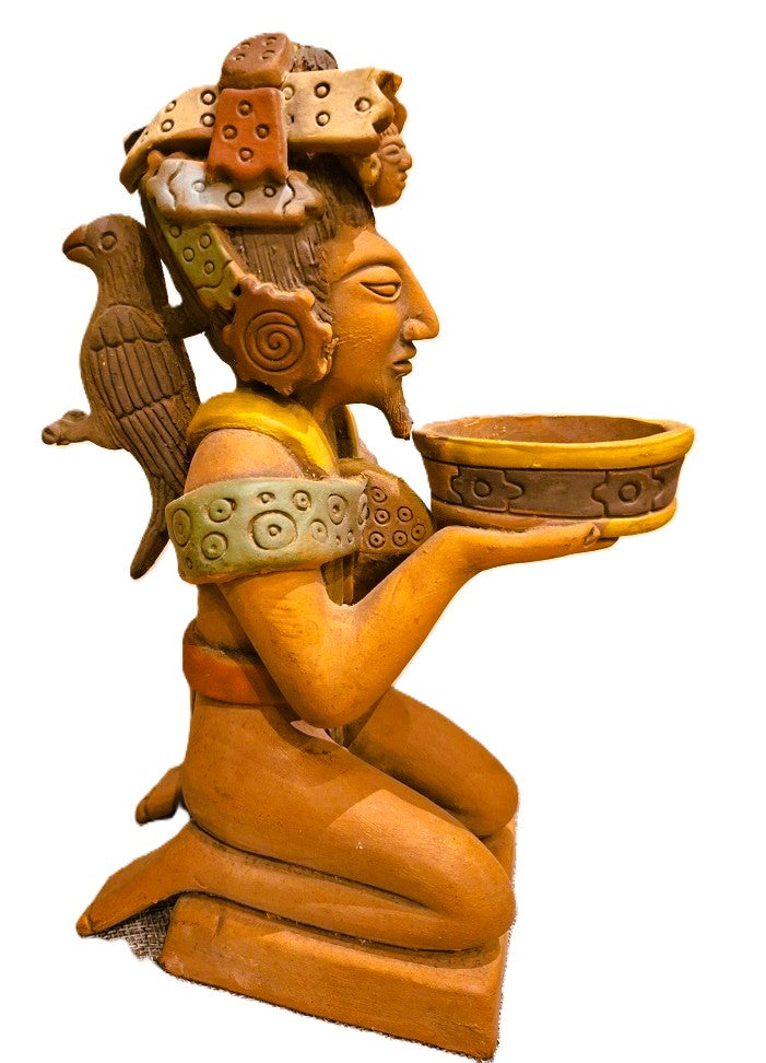 Statuette Maya en terre cuite polychrome – Dignitaire à l’offrande – Atelier Arcia – 37 cm