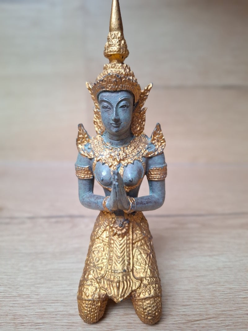 Theppanom thaïlandais agenouillé – Bronze doré et patiné – Thaïlande – 18 cm