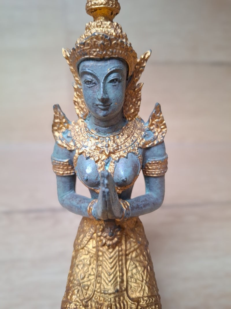 Theppanom thaïlandais agenouillé – Bronze doré et patiné – Thaïlande – 18 cm