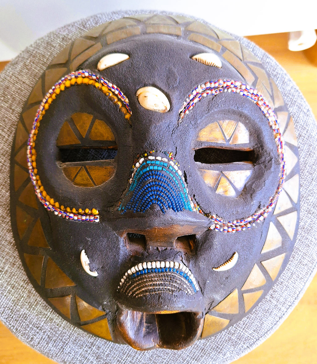 Grand Masque Luba en bois incrustation de perles et coquillages Congo, Artisanat Africain