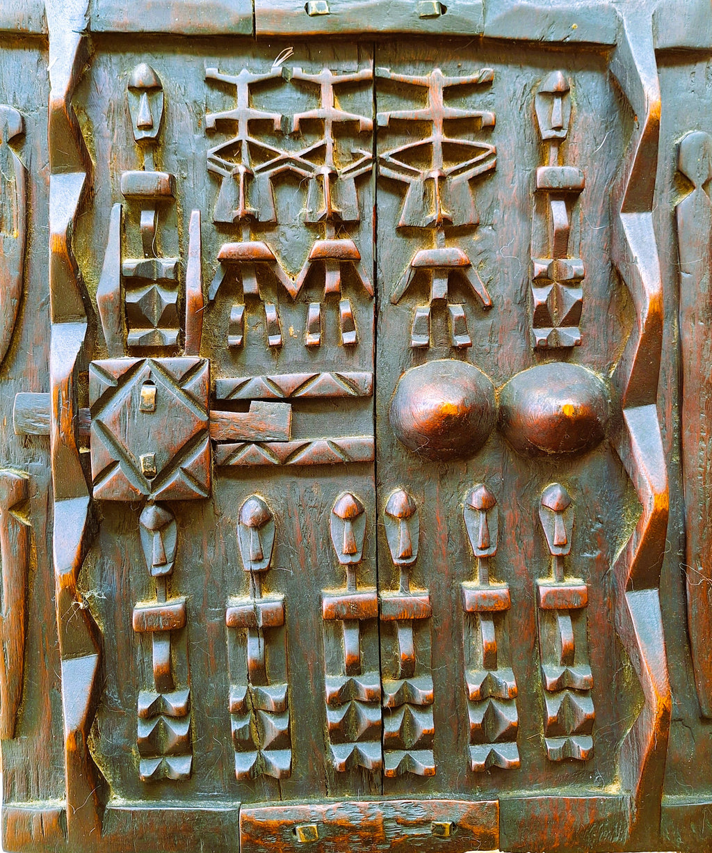 Porte de grenier Dogon en bois sculpté – Mali – Art africain traditionnel – Serrure ancienne