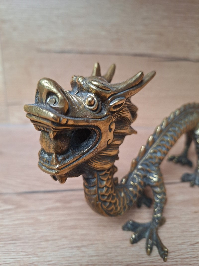 Sculpture Dragon du zodiaque chinois, animal porte-bonheur Feng Shui. Chine, Asie, Collection