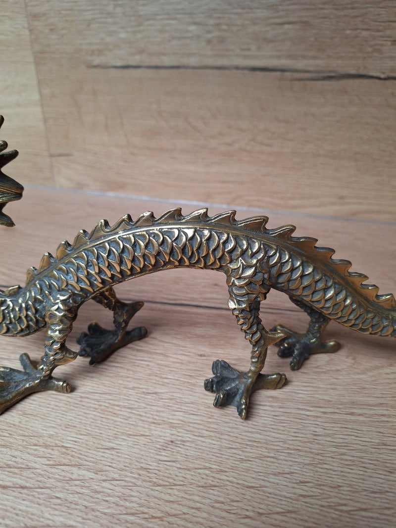 Sculpture Dragon du zodiaque chinois, animal porte-bonheur Feng Shui. Chine, Asie, Collection