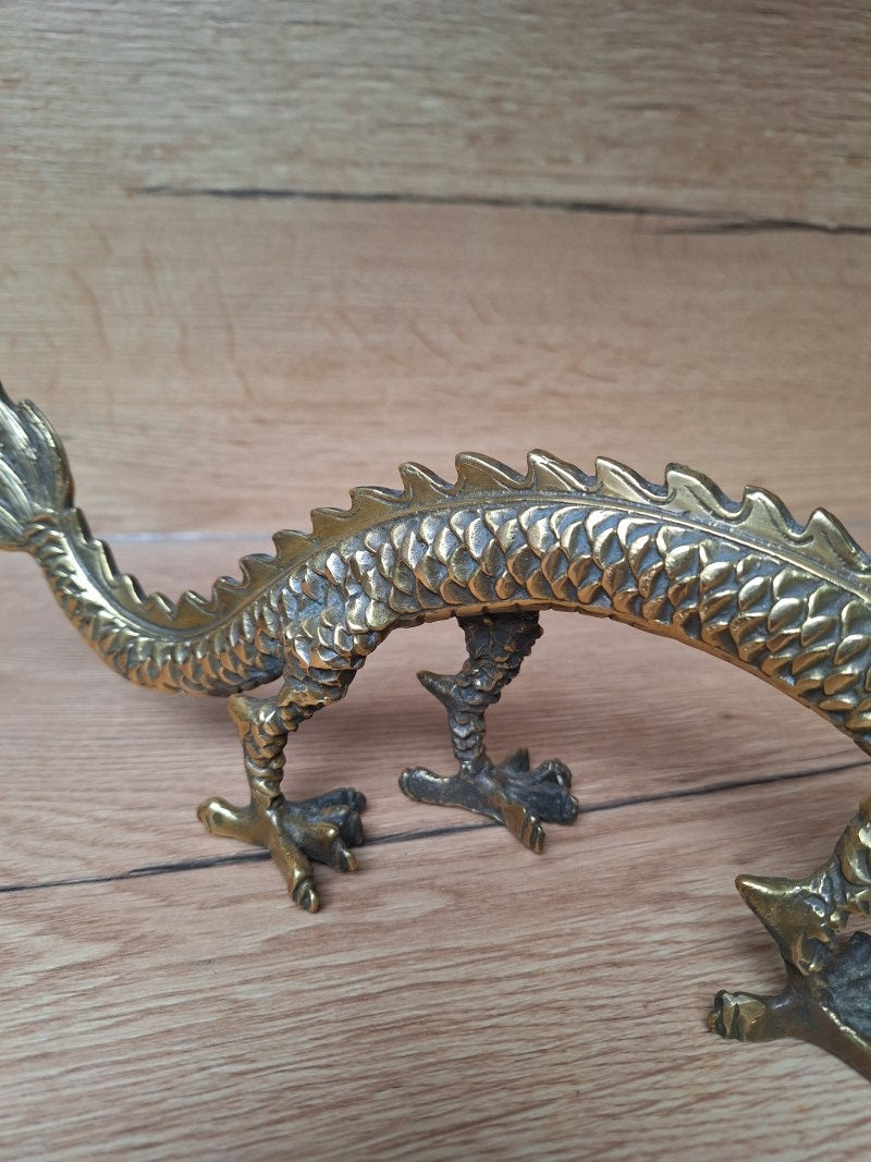 Sculpture Dragon du zodiaque chinois, animal porte-bonheur Feng Shui. Chine, Asie, Collection