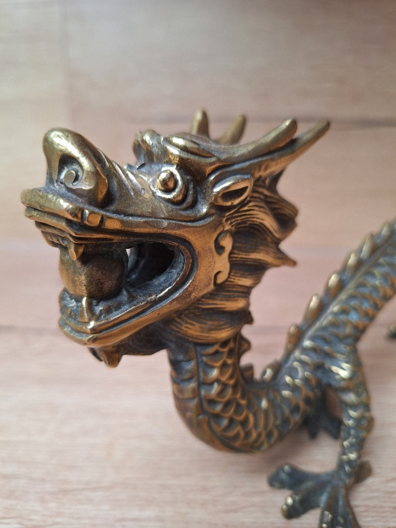 Sculpture Dragon du zodiaque chinois, animal porte-bonheur Feng Shui. Chine, Asie, Collection