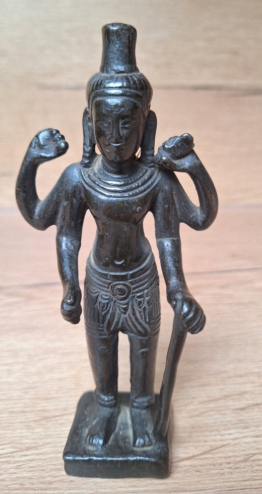 Statue Ancienne de Vishnu à quatre bras – Sculpture en bronze style Khmer – Art spirituel d’Asie du Sud-Est