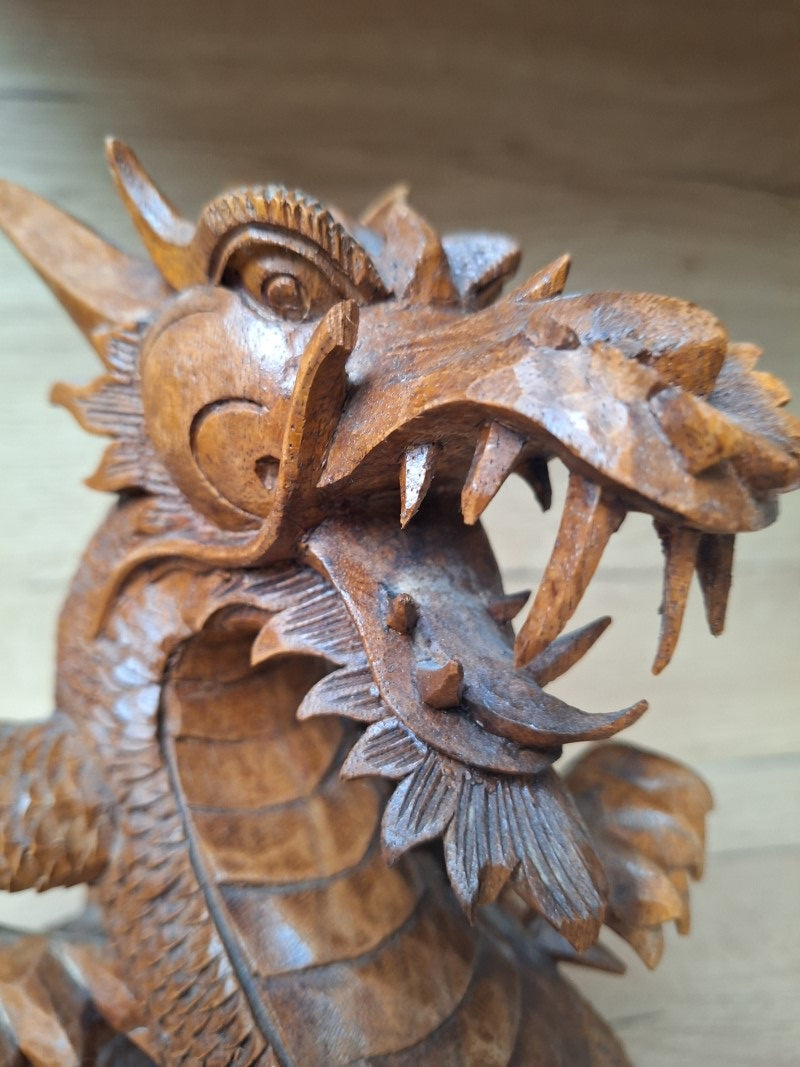 Sculpture artisanale en bois , Dragon Asiatique protecteur. Asie
