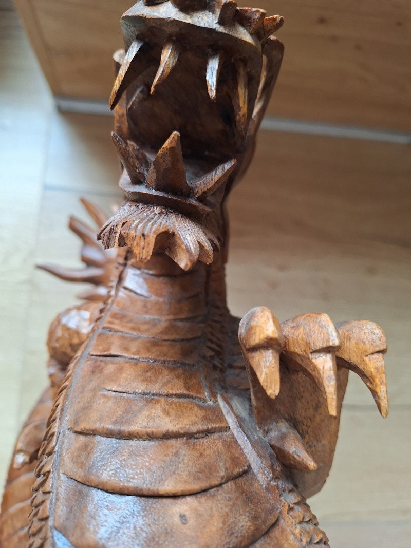 Sculpture artisanale en bois , Dragon Asiatique protecteur. Asie