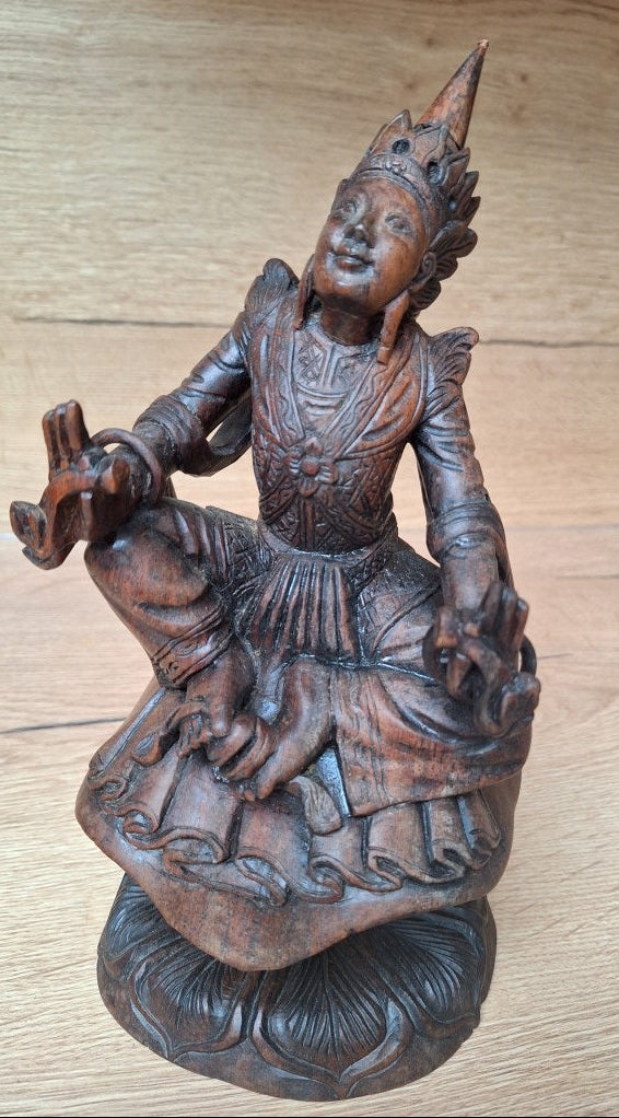 Ancienne figure céleste en bois sculpté – Art birman – Asie
