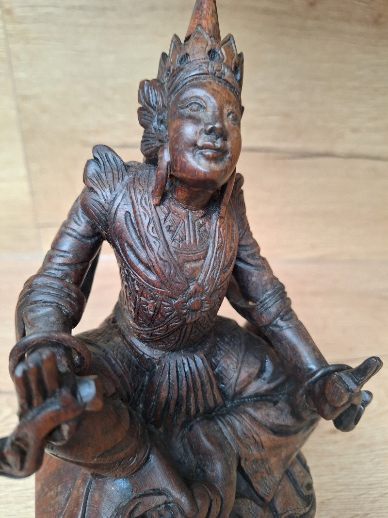 Ancienne figure céleste en bois sculpté – Art birman – Asie