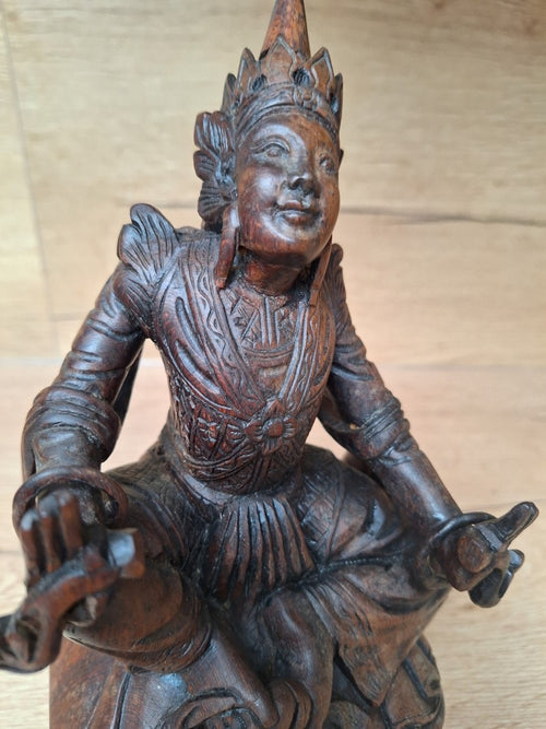 Ancienne figure céleste en bois sculpté – Art birman – Asie