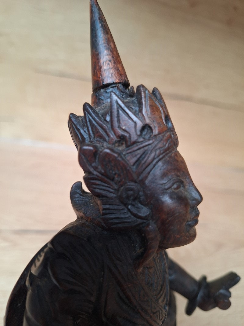 Ancienne figure céleste en bois sculpté – Art birman – Asie