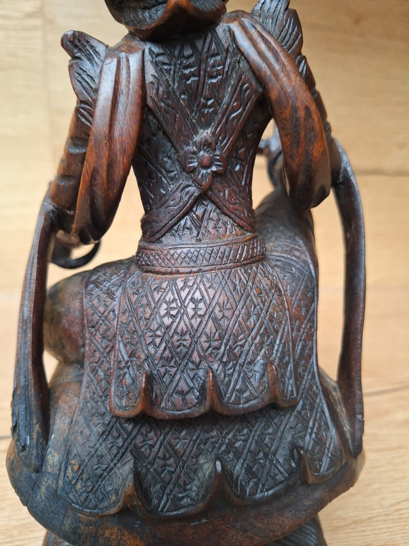 Ancienne figure céleste en bois sculpté – Art birman – Asie