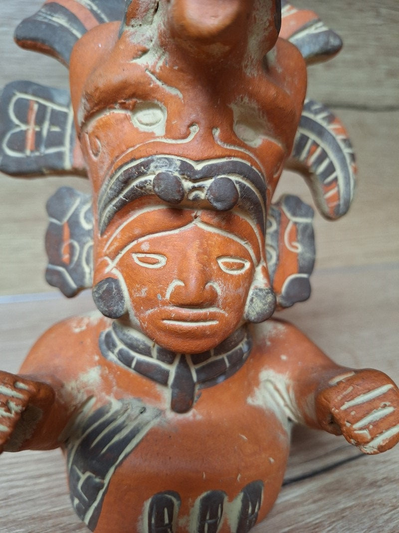 Statuette de chef guerrier – Art précolombien d’inspiration zapotèque – Terre cuite polychrome