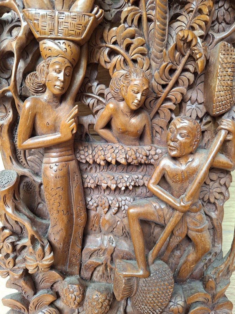 Grand panneau mural sculpté en bois – Scène de récolte traditionnelle – Art balinais vintage – 39 cm