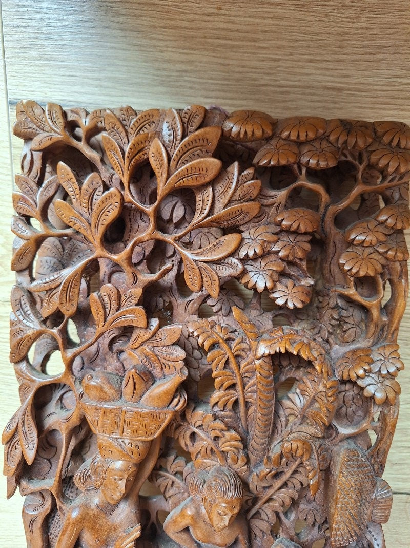 Grand panneau mural sculpté en bois – Scène de récolte traditionnelle – Art balinais vintage – 39 cm