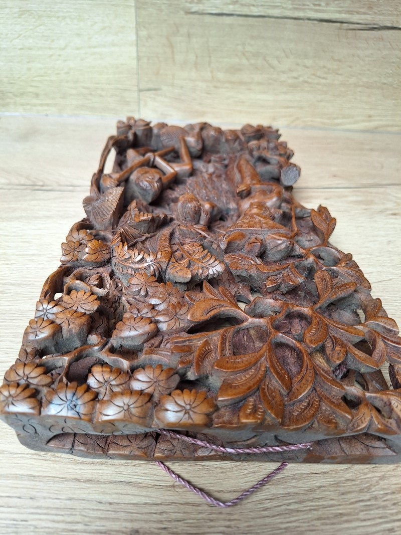 Grand panneau mural sculpté en bois – Scène de récolte traditionnelle – Art balinais vintage – 39 cm
