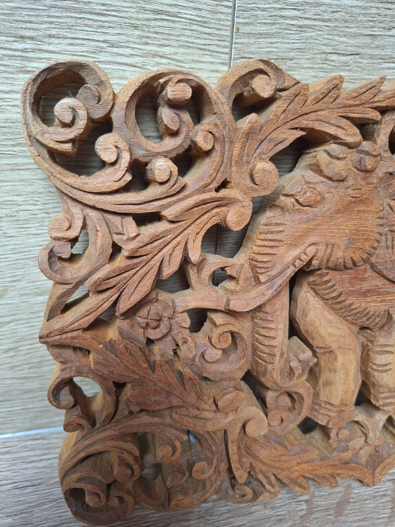 Panneau mural thaïlandais – Éléphant en teck sculpté – Artisanat de Chiang Mai – 30 × 20 cm