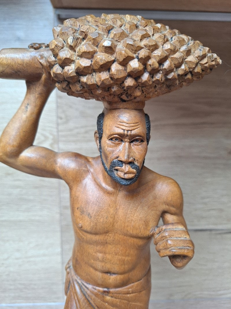 Grande sculpture africaine en bois de Kambala – Porteur – Signée / gravée ART TATI
