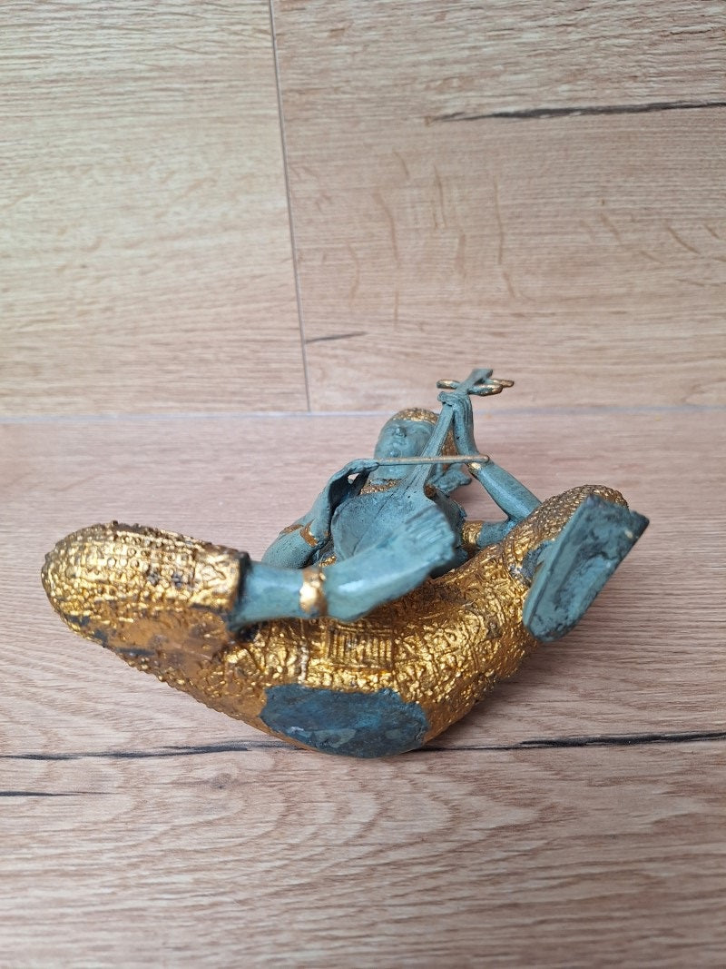 Grande musicienne céleste thaïlandaise en bronze – Instrument à cordes – Patine turquoise et or – 20 cm